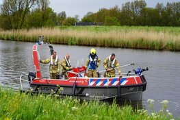 Zeilboot dreigt te zinken bij Schoorldam