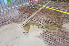 Brandweereenheid helpt bij wateroverlast in Schagen