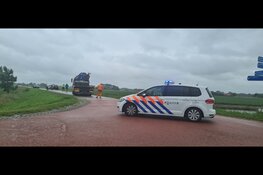 Auto bijna te water in Sint Maarten