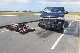 Motorrijder zwaargewond in 't Zand, politie onderzoekt