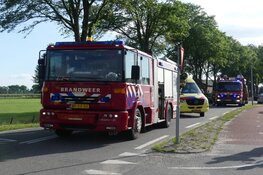 Bedrijfsbus op zijn kant in Waarland na mogelijke wilde rit