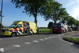 Bedrijfsbus op zijn kant in Waarland na mogelijke wilde rit