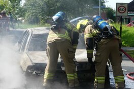 Auto in brand in Schagen: bestuurder licht gewond
