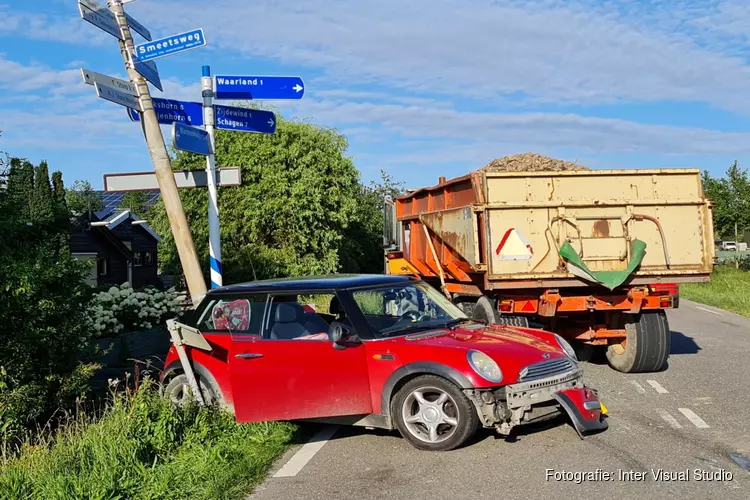 Veel schade bij ongeval in Waarland