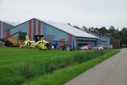 Traumahelikopter bij landbouwbedrijf in Breezand