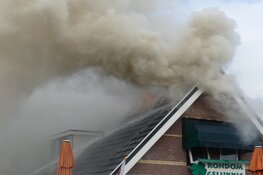 Brandweerman raakt gewond bij uitslaande brand cafetaria Schagerbrug