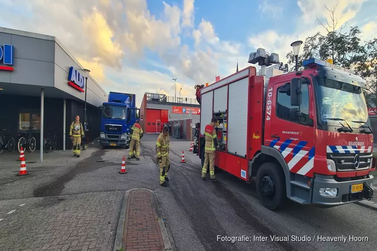 Chauffeur rijdt tank lek van vrachtwagen