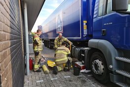 Chauffeur rijdt tank lek van vrachtwagen