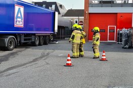 Chauffeur rijdt tank lek van vrachtwagen