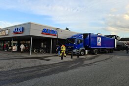 Chauffeur rijdt tank lek van vrachtwagen