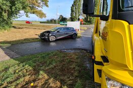 Veel schade bij ongeval door voorrangsfout in Kolhorn