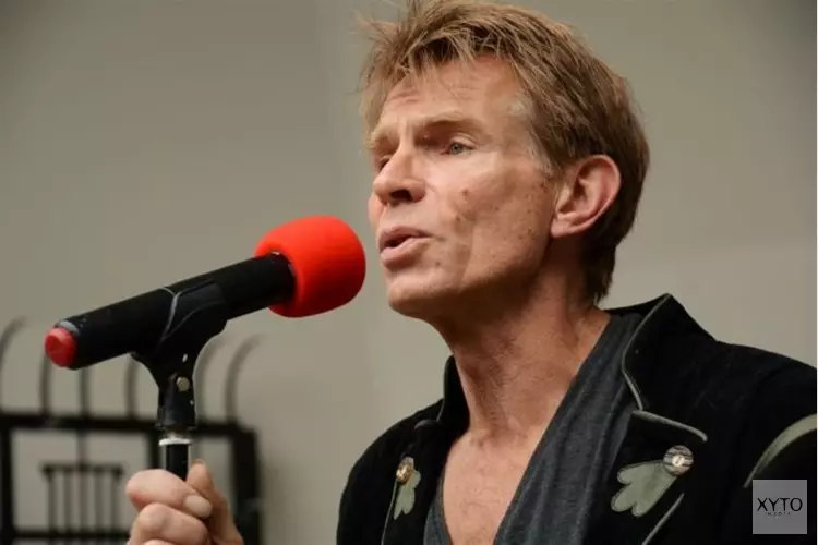 Optreden door troubadour van nu in Scagon De Luxe