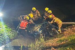 Gezin crasht met auto in Wieringerwerf, meerdere gewonden