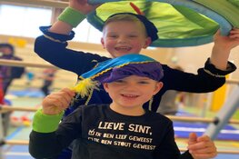 Pakjes mikken en van dak tot dak zwieren op Pieten Gymfeest van Team Sportservice