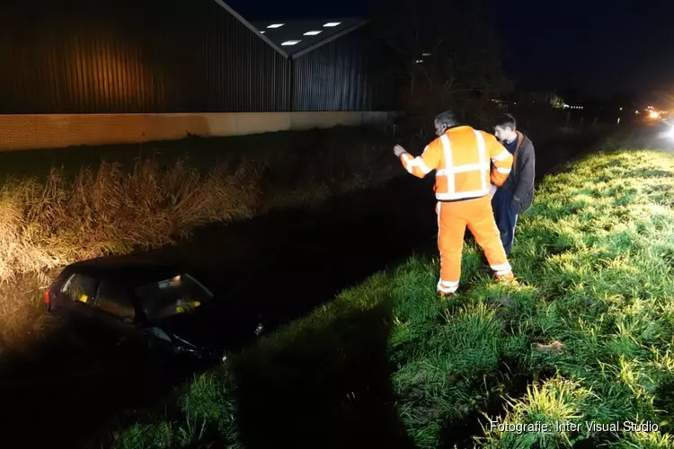 Auto te water geraakt in Oudesluis