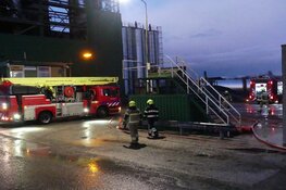 Brand bij asfaltmolen aan Langeloop in Schagen