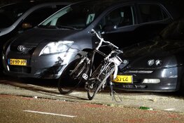Fietser aangereden door wegpiraat; automobilist vlucht