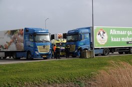 Vrachtwagenchauffeur gewond door storm in Warmenhuizen