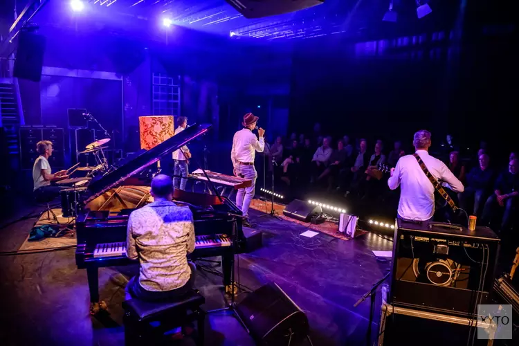 De band Vaart in het Cultuurkerkje Oudesluis