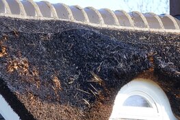 Brand in woning met rieten dak in Tuitjenhorn