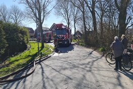 Brand in woning met rieten dak in Tuitjenhorn
