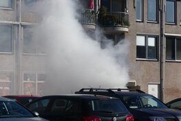 Bouwcontainer in brand tegen appartementencomplex in Schagen