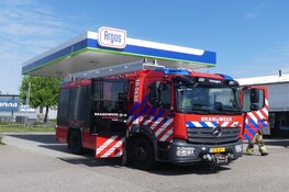 Man ziet rook uit pomp bij tankstation komen in Schagen