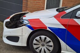Politieauto ramt garagebox in Schagen