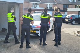 Politieauto ramt garagebox in Schagen