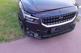 Scooter breekt in tweeën bij ongeluk in Waarland