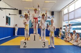 Warmenhuizenaar Chris Jonker behaalt zwarte band, judoka's EBI-Sports naar goede resultaten op toernooi