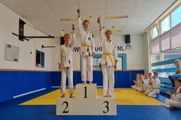 Warmenhuizenaar Chris Jonker behaalt zwarte band, judoka's EBI-Sports naar goede resultaten op toernooi