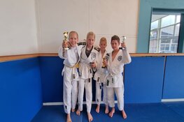 Warmenhuizenaar Chris Jonker behaalt zwarte band, judoka's EBI-Sports naar goede resultaten op toernooi