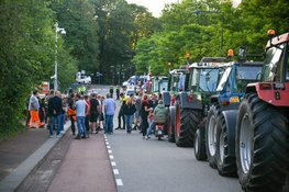 Boeren protesteren met blokkades op A9 en Mediapark