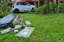 Auto vliegt uit de bocht en belandt in tuin in Sint Maarten