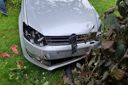 Auto vliegt uit de bocht en belandt in tuin in Sint Maarten