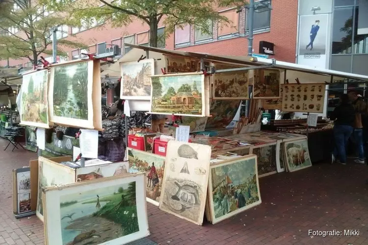 Westfriese Folklore Schagen met klederdrachtenshow en retro-curiosa-creamarkt