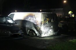 Bestelbus door brand verwoest in Schagen