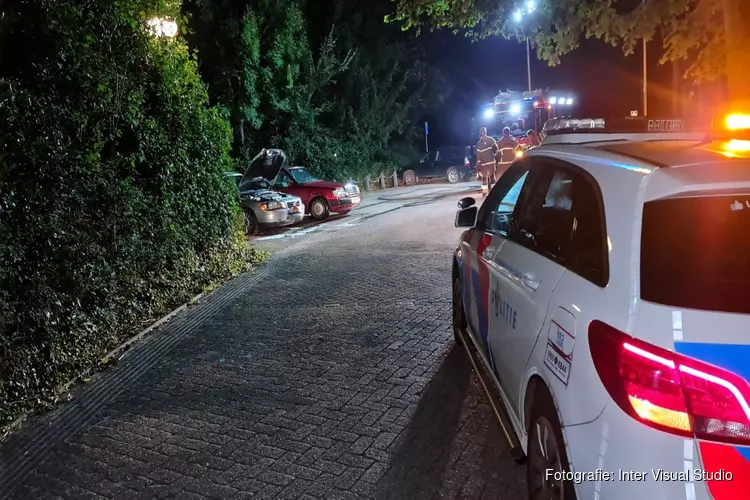 Auto door brand verwoest in Warmenhuizen