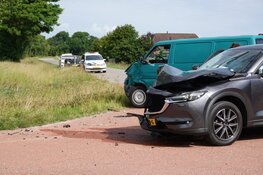Botsing op gelijkwaardige kruising in Warmenhuizen