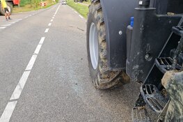 Auto tegen tractor gereden in Barsingerhorn, bestuurder gewond en aangehouden