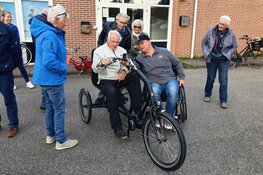 Gratis spiegel, uitleg over helm en vooral genieten op de fiets