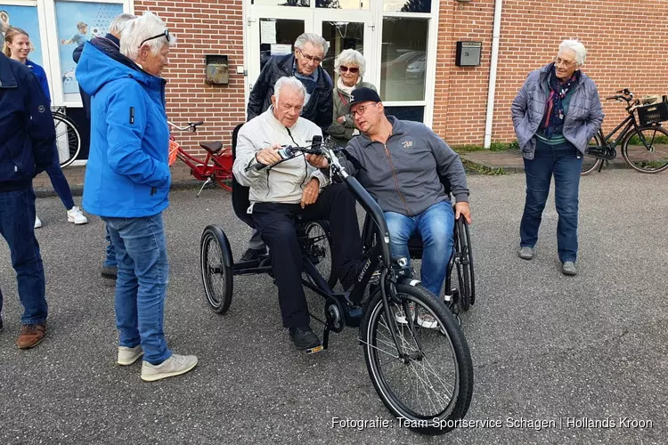 Gratis spiegel, uitleg over helm en vooral genieten op de fiets