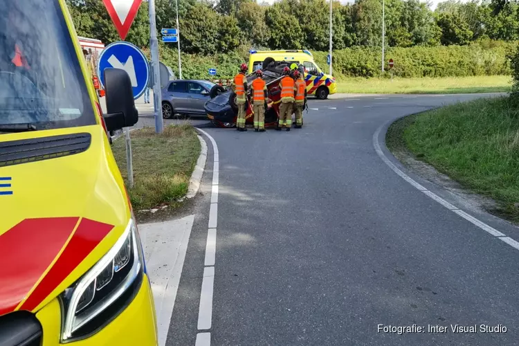 Ongeval tussen auto en bestelbus in &#39;t Zand, één gewonde