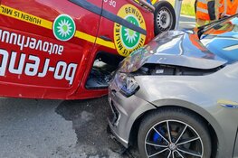Ongeval tussen auto en bestelbus in 't Zand, één gewonde