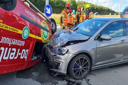 Ongeval tussen auto en bestelbus in 't Zand, één gewonde