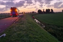 Bestelbus van dijk afgereden in Schagen