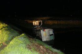 Bestelbus te water in Sint Maarten