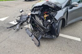 Gewonde en veel schade bij ongeval Waardpolderhoofdweg