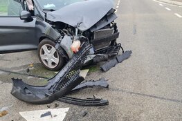 Gewonde en veel schade bij ongeval Waardpolderhoofdweg